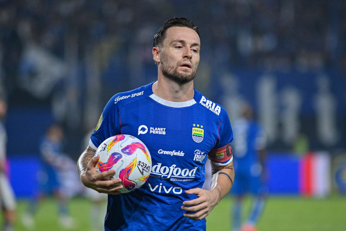 Marc Klok Officially Extends Contract with Persib Bandung Until 2027